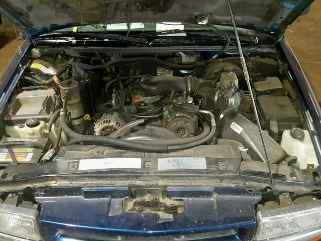 1GNDT13W42K104049 - 2002 CHEVROLET BLAZER BLUE photo 7