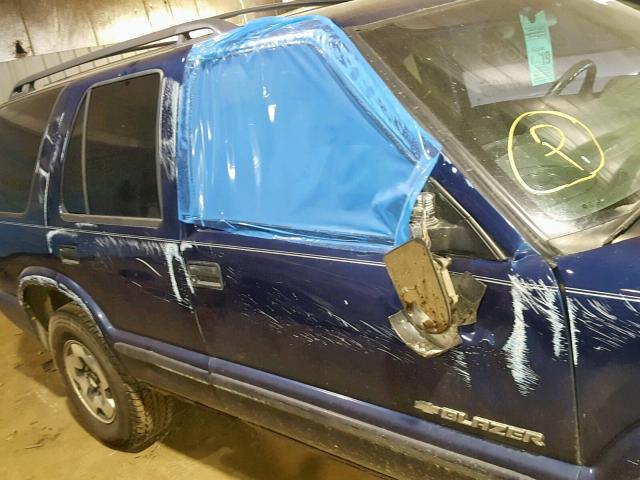 1GNDT13W42K104049 - 2002 CHEVROLET BLAZER BLUE photo 9