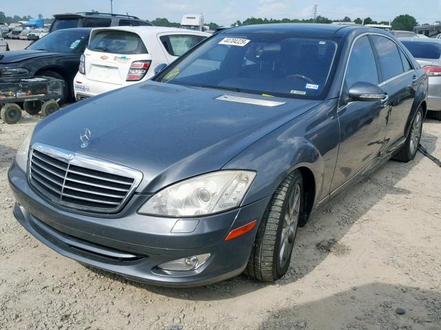 WDDNG71X57A065524 - 2007 MERCEDES-BENZ S 550 GRAY photo 2