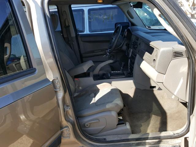 1J8HG48K76C330701 - 2006 JEEP COMMANDER TAN photo 5