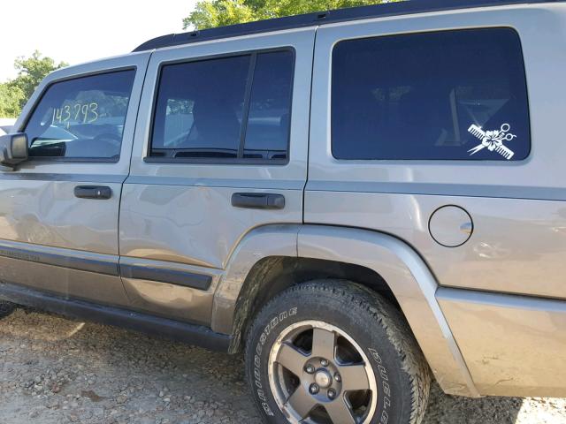 1J8HG48K76C330701 - 2006 JEEP COMMANDER TAN photo 9