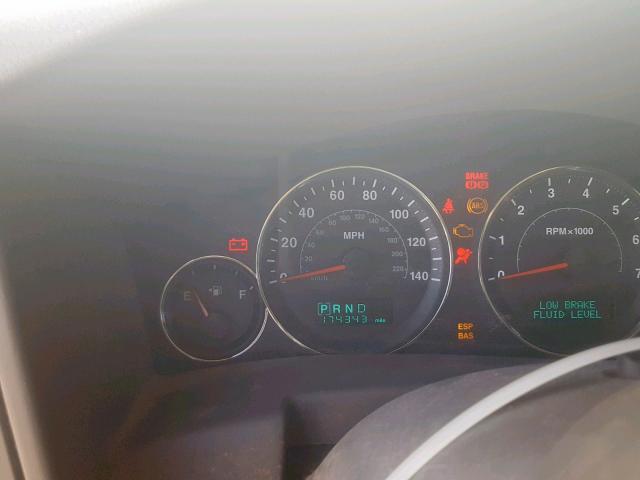 1J8HG48K27C670758 - 2007 JEEP COMMANDER SILVER photo 8