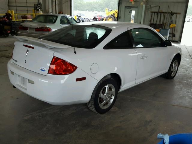 1G2AL15F277407032 - 2007 PONTIAC G5 WHITE photo 4