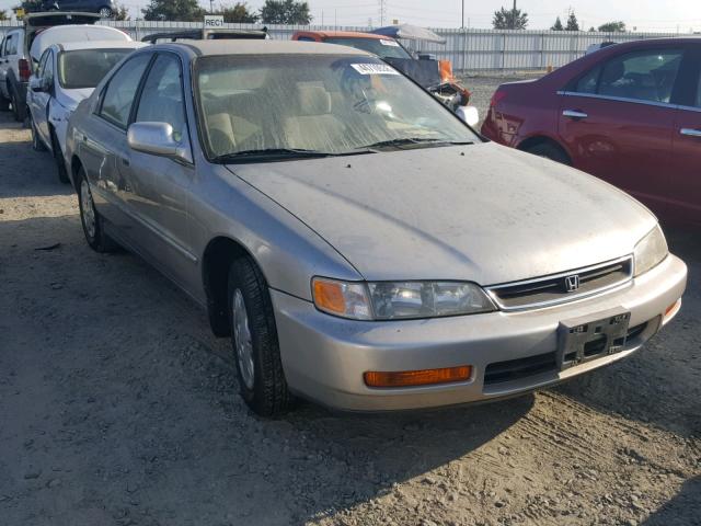 1HGCD5684TA102719 - 1996 HONDA ACCORD DX SILVER photo 1