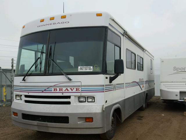 5B4LP37J0Y3320430 - 2000 WINNEBAGO BRAVE SE WHITE photo 2