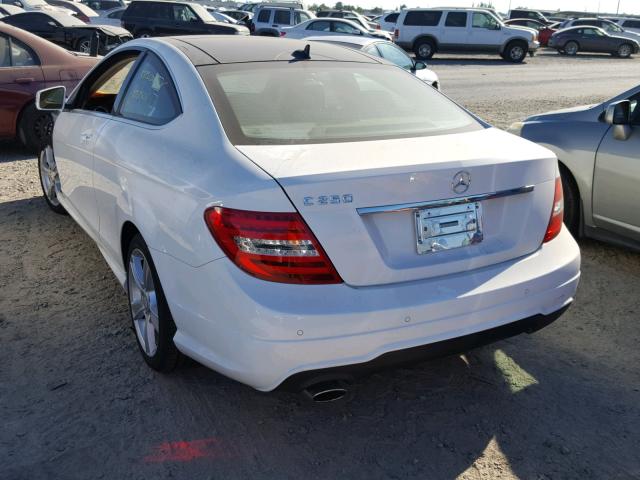 WDDGJ4HB1DF992764 - 2013 MERCEDES-BENZ C 250 WHITE photo 3