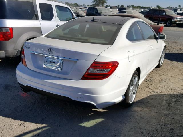 WDDGJ4HB1DF992764 - 2013 MERCEDES-BENZ C 250 WHITE photo 4