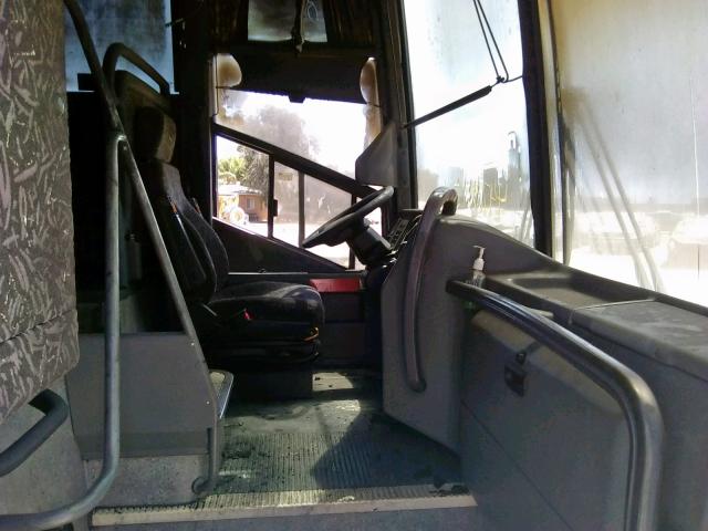 YE2TA19B2B2040632 - 2011 VAN HOOL TRANSIT BU WHITE photo 5