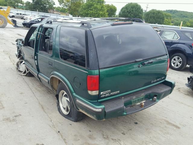 1GNDT13W5XK147046 - 1999 CHEVROLET BLAZER GREEN photo 3