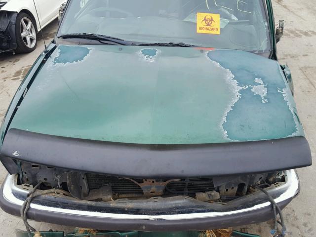 1GNDT13W5XK147046 - 1999 CHEVROLET BLAZER GREEN photo 7