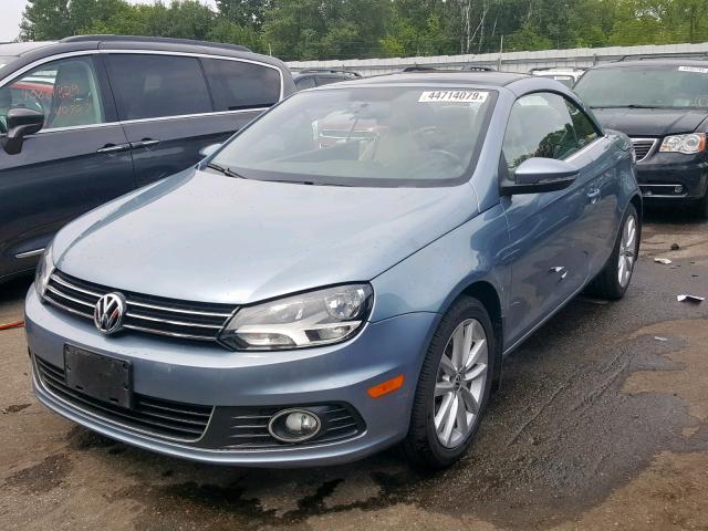 WVWBW8AHXEV002987 - 2014 VOLKSWAGEN EOS KOMFOR BLUE photo 2