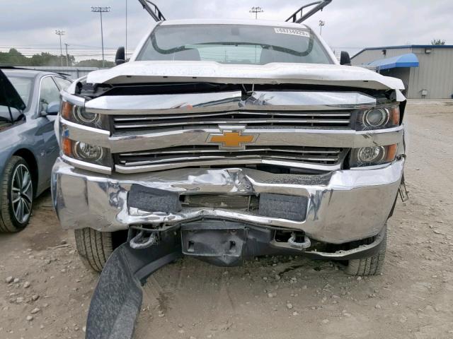 1GB5KYCG9JZ257828 - 2018 CHEVROLET SILVERADO WHITE photo 9