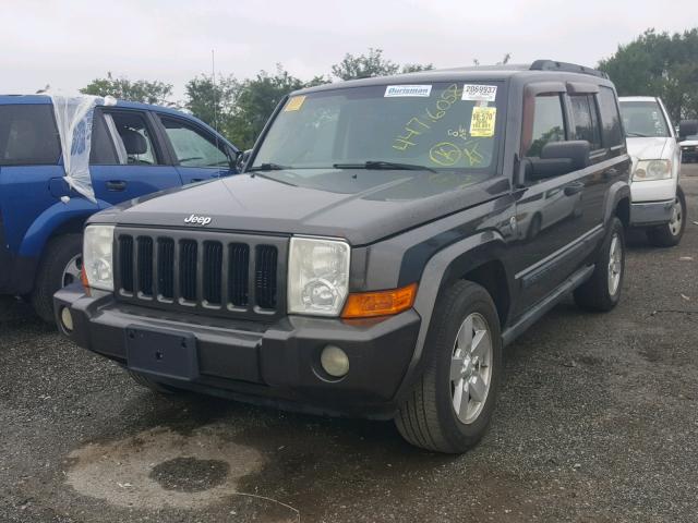 1J8HG48N56C182879 - 2006 JEEP COMMANDER GRAY photo 2