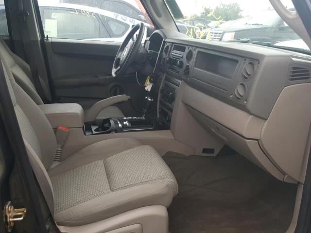 1J8HG48N56C182879 - 2006 JEEP COMMANDER GRAY photo 5