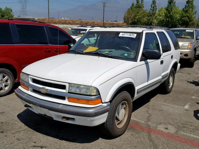 1GNDT13W01K192399 - 2001 CHEVROLET BLAZER WHITE photo 2