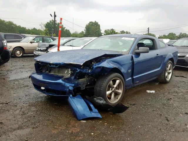 1ZVFT82H565243606 - 2006 FORD MUSTANG GT BLUE photo 2