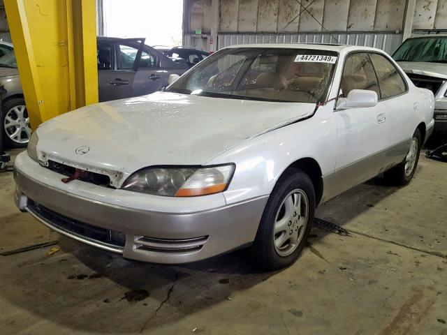 JT8GK13T9S0107988 - 1995 LEXUS ES 300 WHITE photo 2