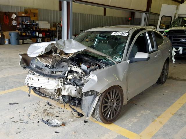 1FAHP33N19W155664 - 2009 FORD FOCUS SES SILVER photo 2