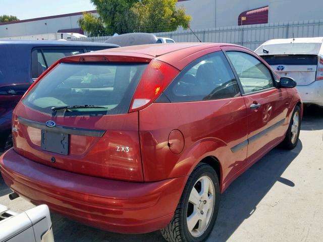 3FAFP31Z04R114046 - 2004 FORD FOCUS ZX3 RED photo 4