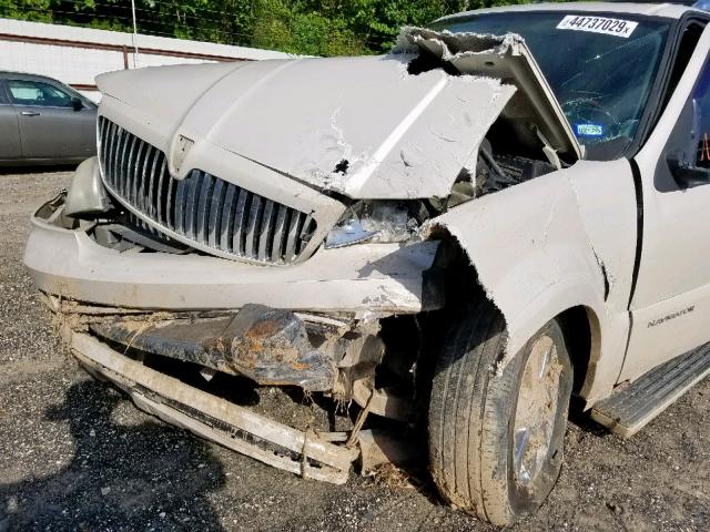 5LMFU27556LJ29623 - 2006 LINCOLN NAVIGATOR أبيض صورة 9