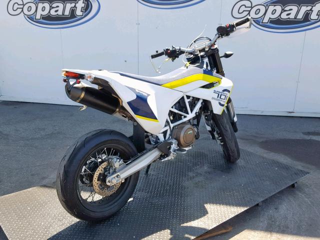 VBKUSV400JM717669 - 2018 HUSQVARNA SUPERMOTO WHITE photo 4