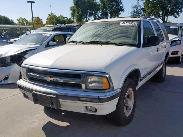 1GNCS13W4S2158935 - 1995 CHEVROLET BLAZER WHITE photo 2