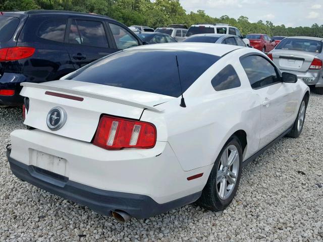 1ZVBP8AN1A5150150 - 2010 FORD MUSTANG WHITE photo 4