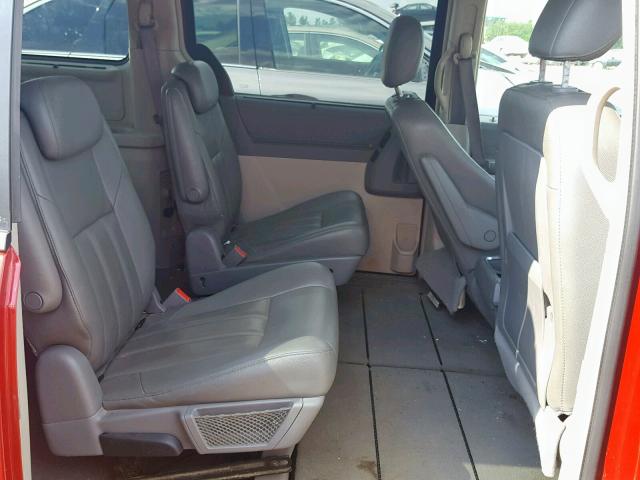 2A8HR54P38R776520 - 2008 CHRYSLER TOWN & COU MAROON photo 6