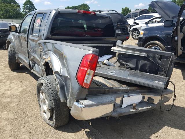 1N6AD07U06C477159 - 2006 NISSAN FRONTIER C SILVER photo 3