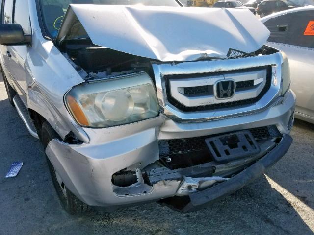 5FNYF38299B028273 - 2009 HONDA PILOT LX SILVER photo 9