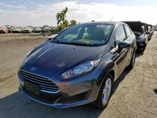 3FADP4BJXJM104798 - 2018 FORD FIESTA SE CHARCOAL photo 2