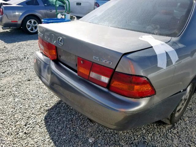 JT8BF28G4X5073517 - 1999 LEXUS ES 300 SILVER photo 9