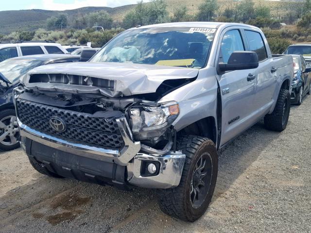 5TFDY5F18JX763349 - 2018 TOYOTA TUNDRA CRE GRAY photo 2