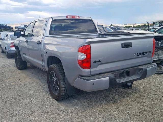 5TFDY5F18JX763349 - 2018 TOYOTA TUNDRA CRE GRAY photo 3