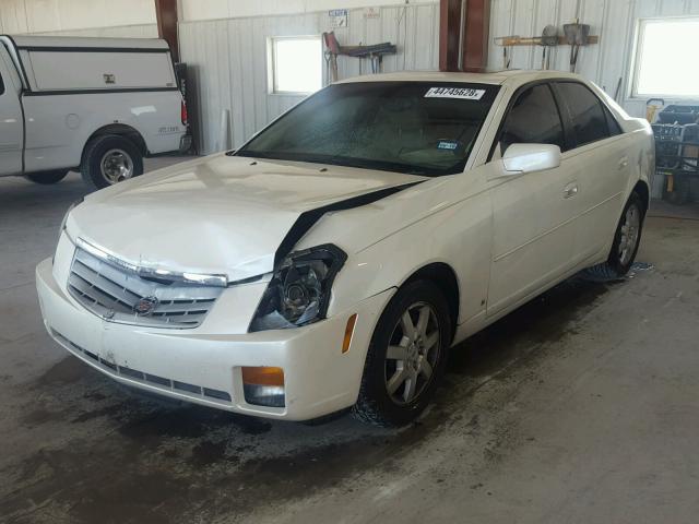 1G6DP577170175688 - 2007 CADILLAC CTS HI FEA WHITE photo 2