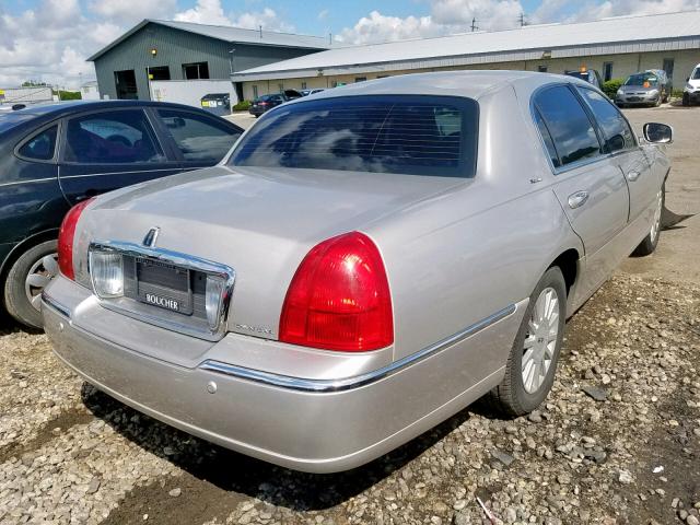 1LNHM81W35Y617907 - 2005 LINCOLN TOWN CAR S SILVER photo 4