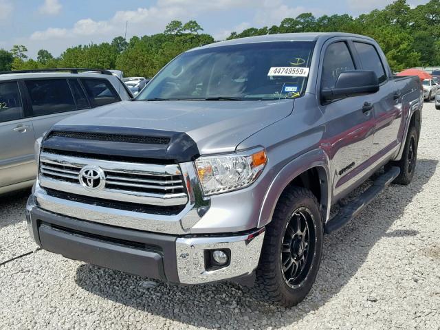 5TFEM5F17GX100136 - 2016 TOYOTA TUNDRA CRE SILVER photo 2