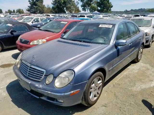 WDBUF65J84A455617 - 2004 MERCEDES-BENZ E 320 BLUE photo 2