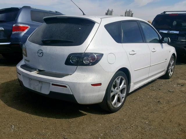 JM1BK344371638393 - 2007 MAZDA 3 HATCHBAC WHITE photo 4