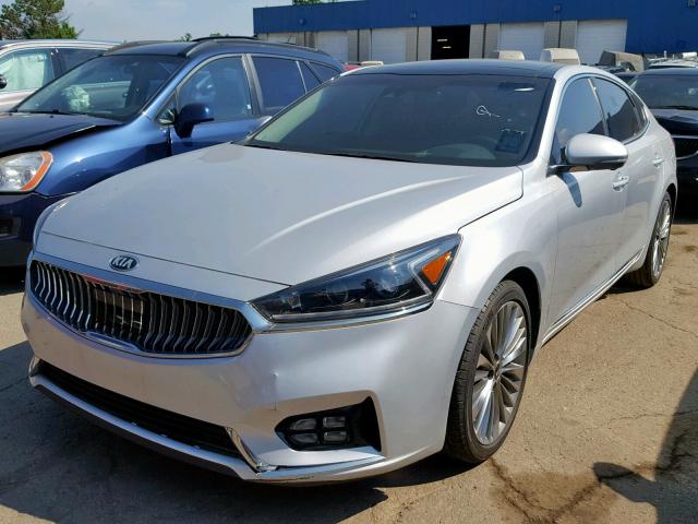 KNALC4J17J5096360 - 2018 KIA CADENZA LU GRAY photo 2