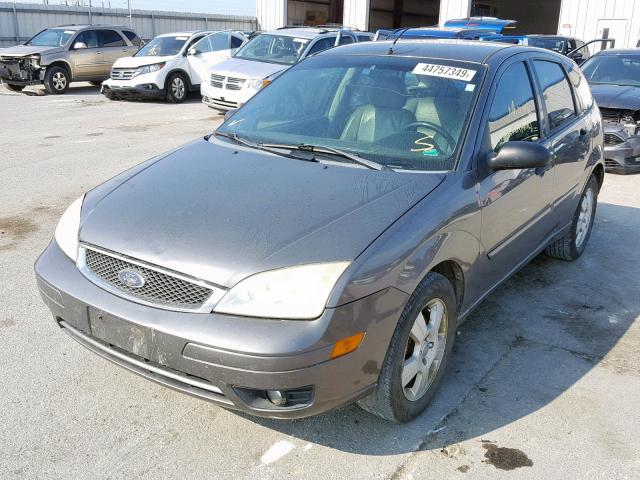1FAFP37N46W181706 - 2006 FORD FOCUS ZX5 CHARCOAL photo 2