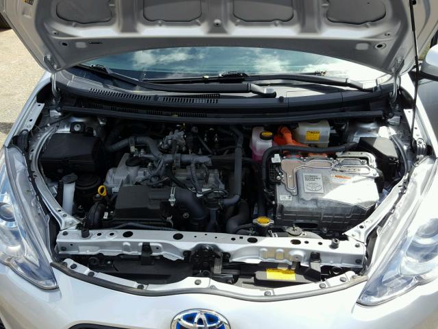 JTDKDTB31F1583588 - 2015 TOYOTA PRIUS C SILVER photo 7