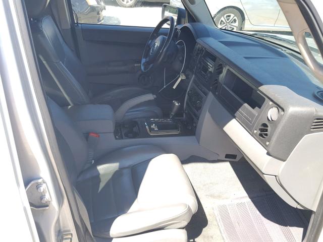 1J8HG48N26C151735 - 2006 JEEP COMMANDER SILVER photo 5