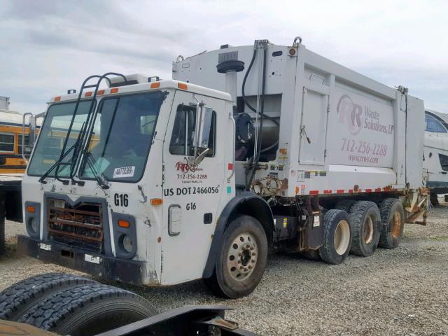 1M2AU02C09M001960 - 2009 MACK 600 LEU600 WHITE photo 2