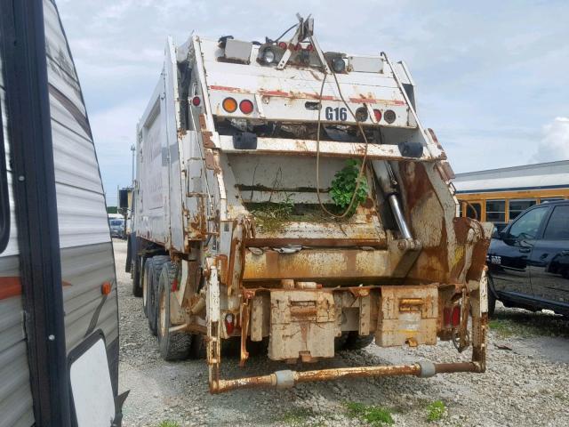 1M2AU02C09M001960 - 2009 MACK 600 LEU600 WHITE photo 3