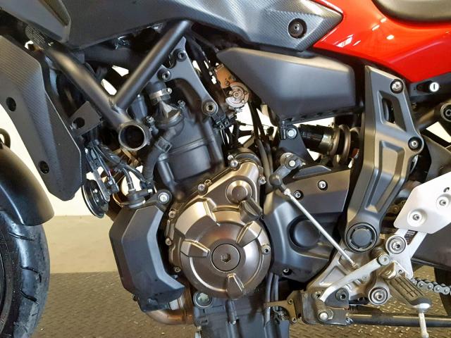 JYARM06EXHA012852 - 2017 YAMAHA FZ07 RED photo 6