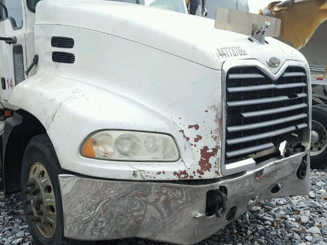 1M1AK06YX5N001081 - 2005 MACK 600 CXN600 WHITE photo 9