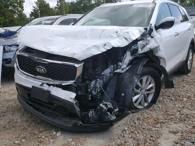 5XYPG4A38HG248223 - 2017 KIA SORENTO LX WHITE photo 9