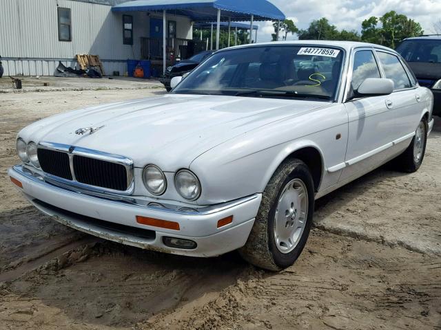 SAJHX1242VC793359 - 1997 JAGUAR XJ6 WHITE photo 2