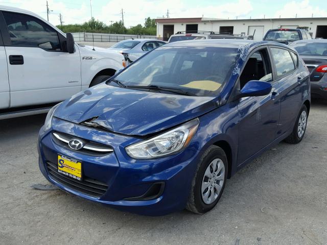 KMHCT5AE8HU319612 - 2017 HYUNDAI ACCENT SE BLUE photo 2